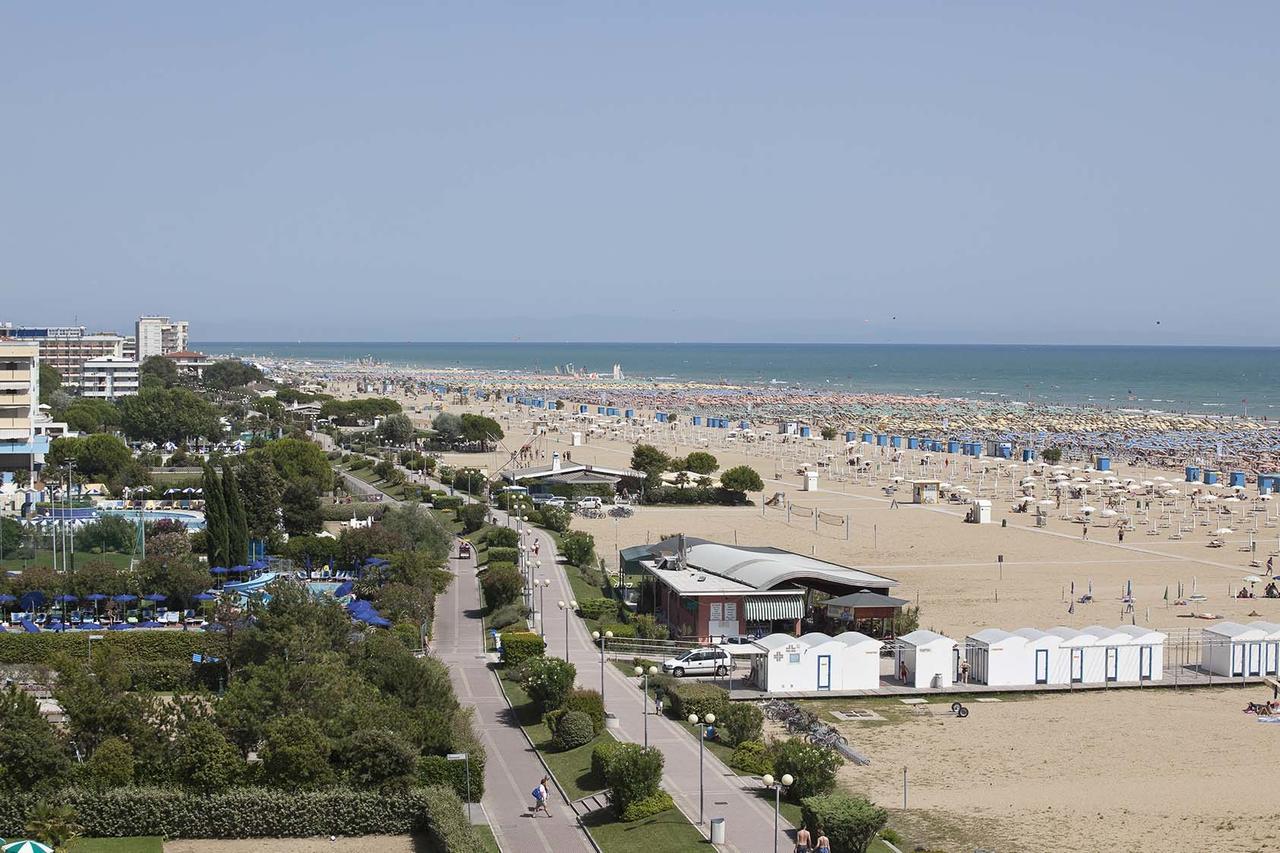 Fiori Villa Bibione Bagian luar foto